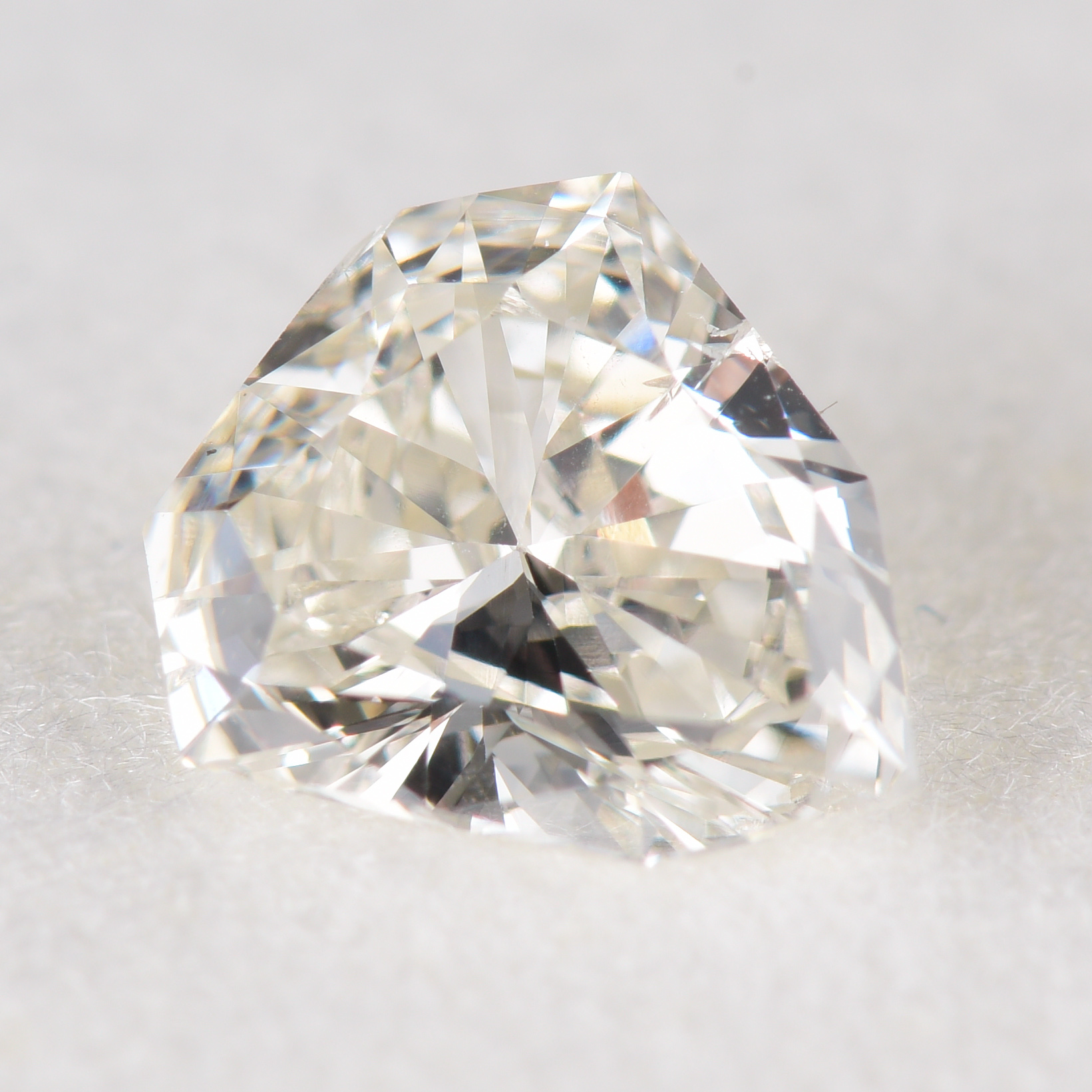 0.50ct シールドカットダイヤモンド Jカラー SI2 ルース GIA – 株式会社瑞勝 | ZUISHO Diamonds